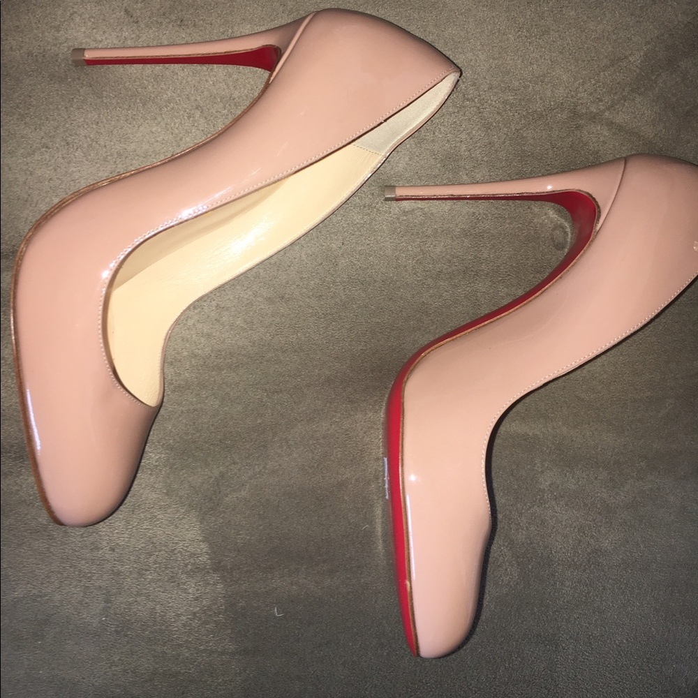 New Louboutin Dorissima tan nude classic stilettos
